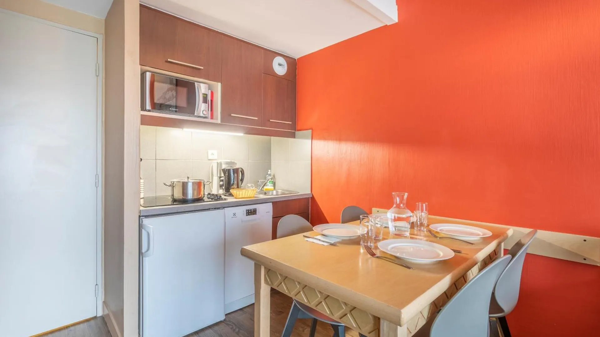 Comfort Aparthotel Marseille Prado מלון