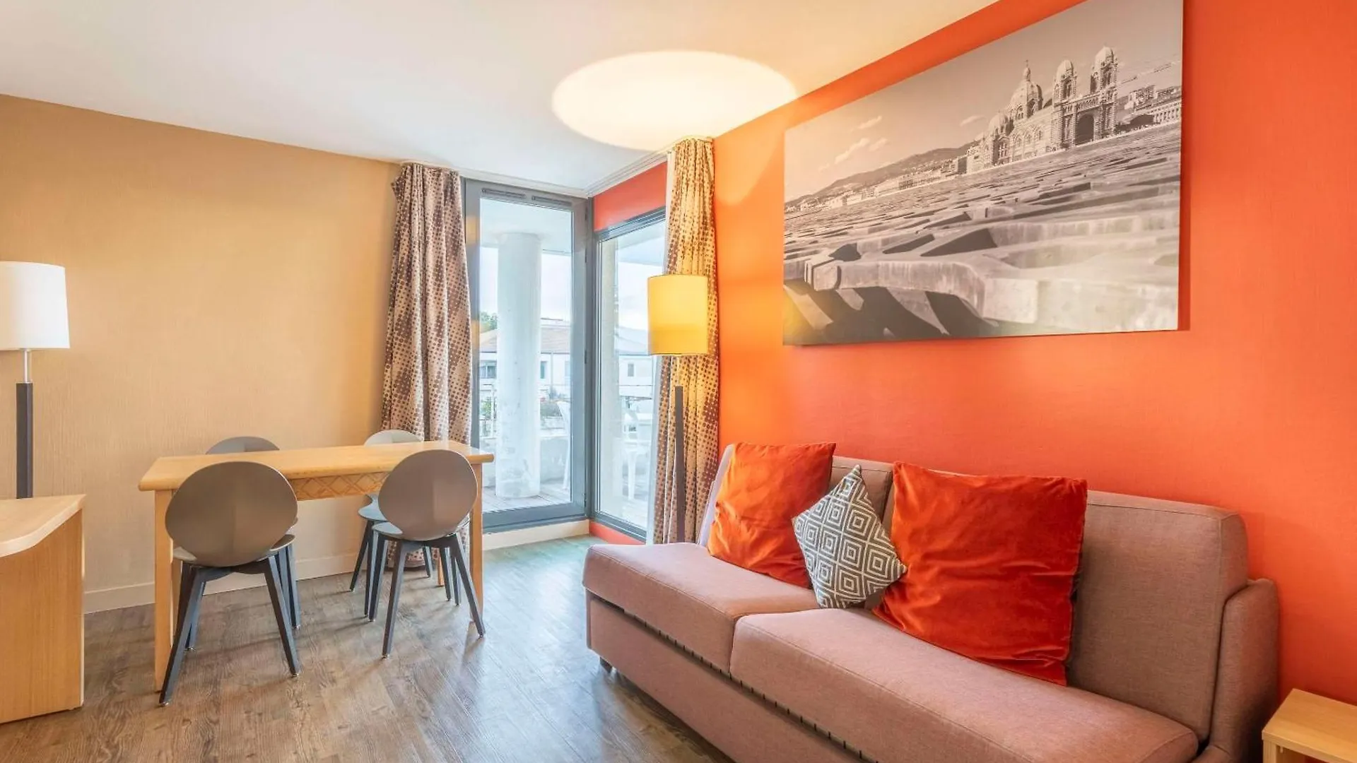 Отель Comfort Aparthotel Marseille Prado