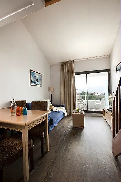 Comfort Aparthotel Marseille Prado 3*,