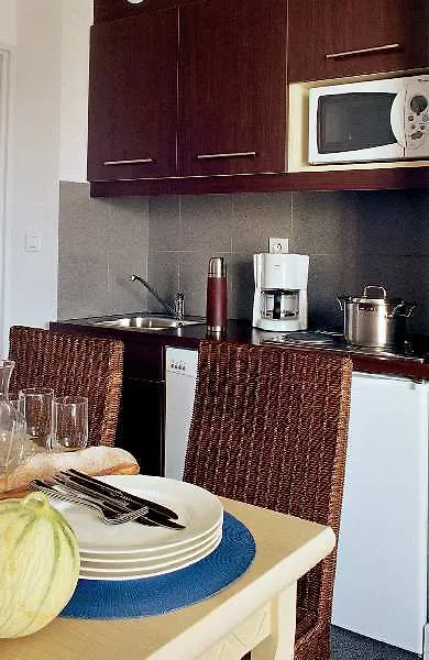 Comfort Aparthotel Marseille Prado 3*,