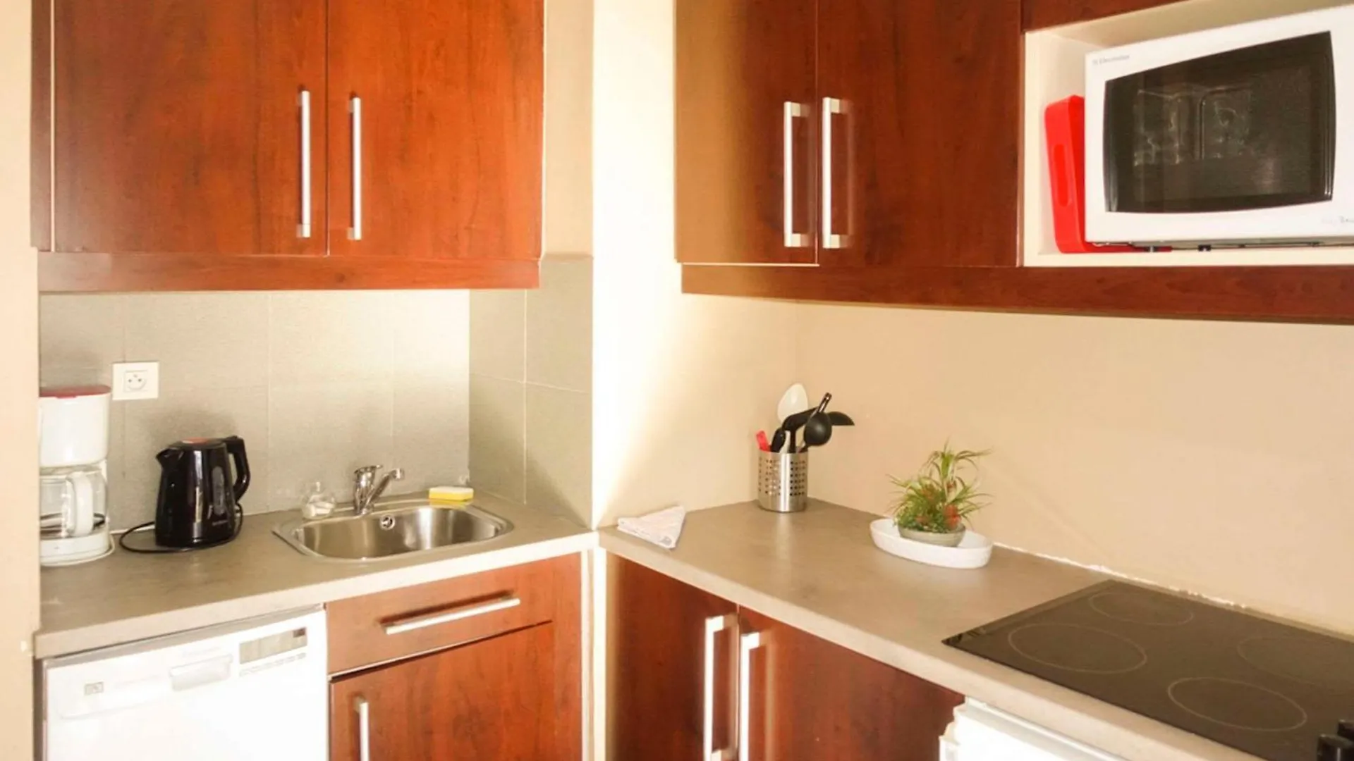 Comfort Aparthotel Marseille Prado location